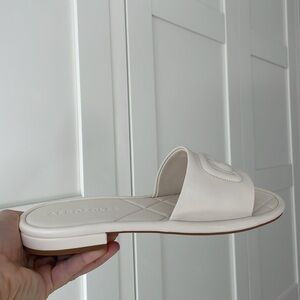 NIB•AEROSOLES Flat Quilted Leathe• pastel cream sandal